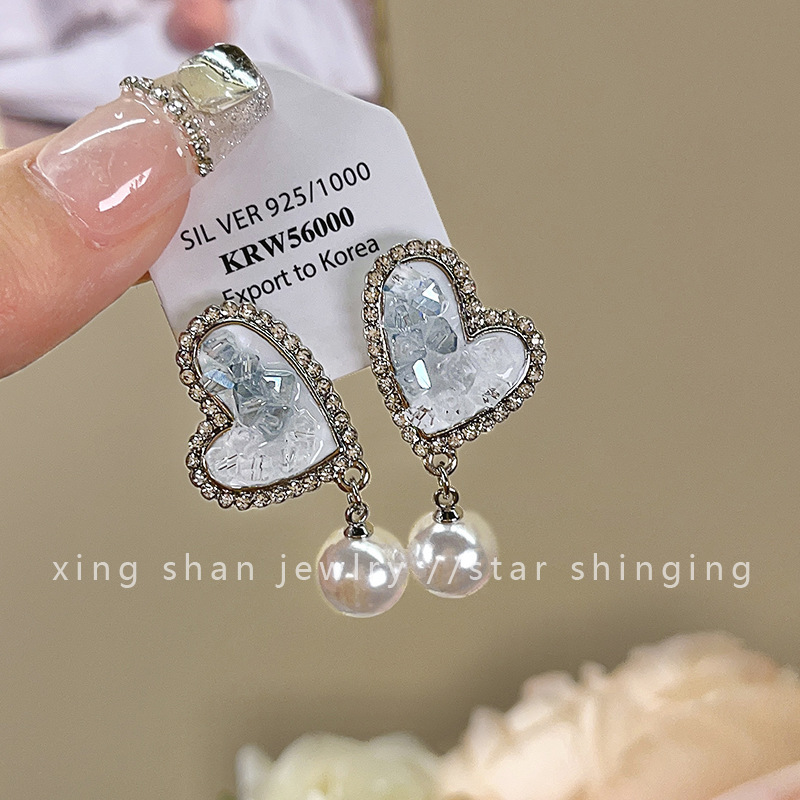 ニッチなデザインの高級ブルーバタフライパールイヤリング、女性用、2025年夏の新作人気ファッションイヤリング