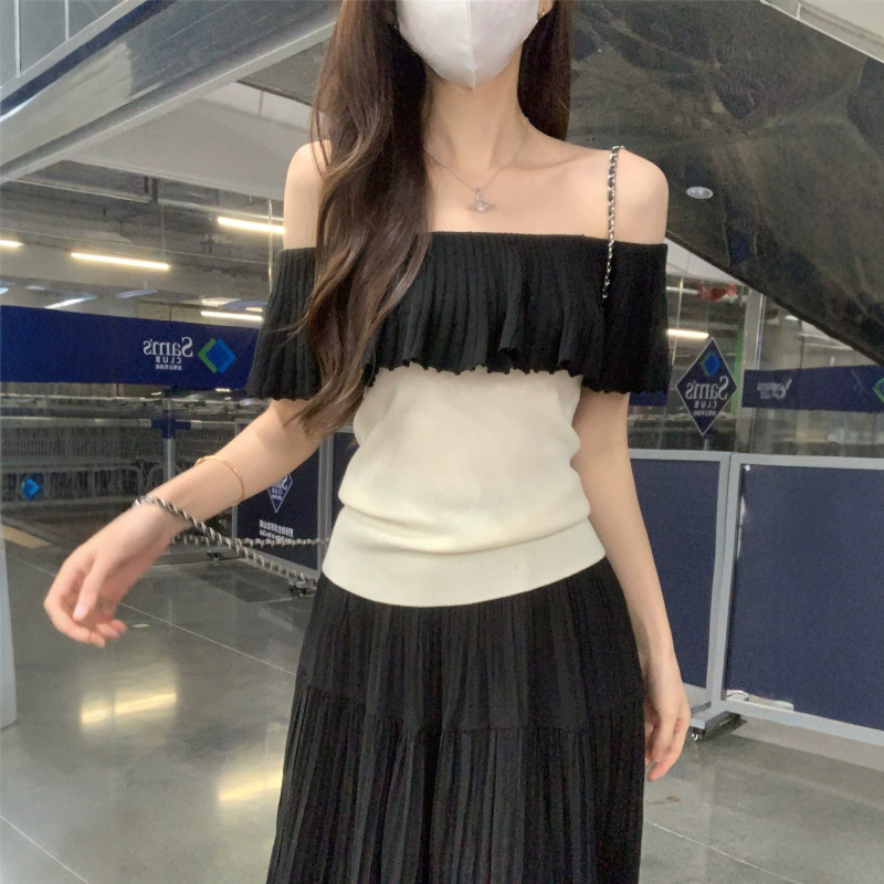 French-Style Ruffled Off-Shoulder Top with One-Line Neckline, 2026 Summer New Design, Unique Color-Blocking Knitwear French-Style Ruffled Off-Shoulder Top with One-Line Neckline, 2026 Summer New Design, Unique Color-Blocking Knitwear