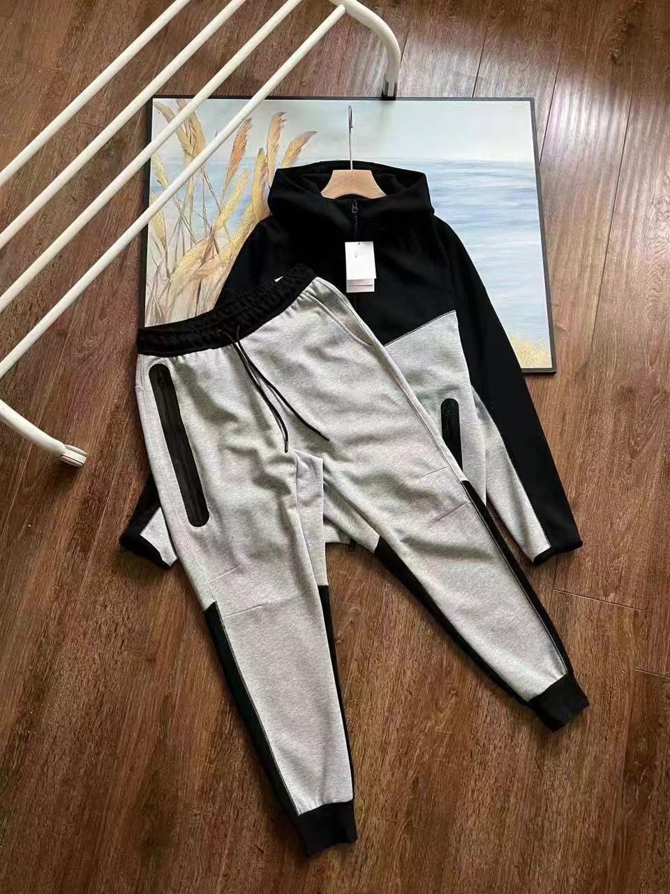 검정색과 밝은 회색