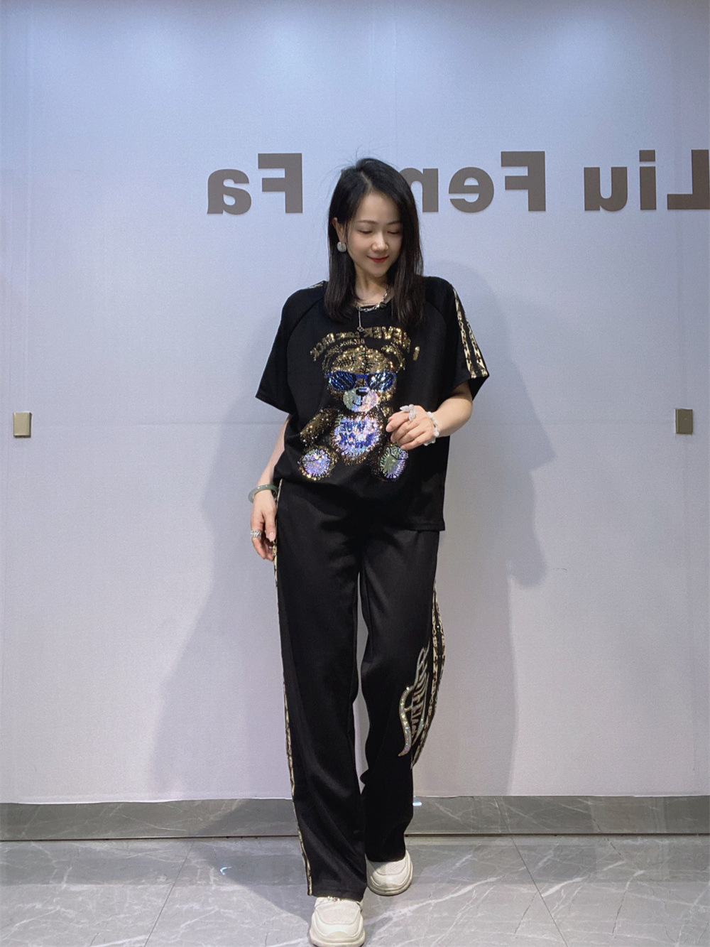 Europa y los Estados Unidos de la ropa de mujer cuello redondo de mangas largas de tamaño grande conjunto de moda de verano de moda casual de diamante de leopardo pantalones de mangas cortas de dos piezas