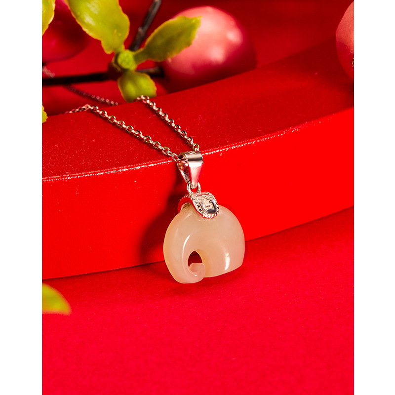 Auspicioso elefante hetian Jade Collar para las mujeres 925 Luz de plata lujo nicho diseño clavícula cadena moda nacional regalo cumpleaños