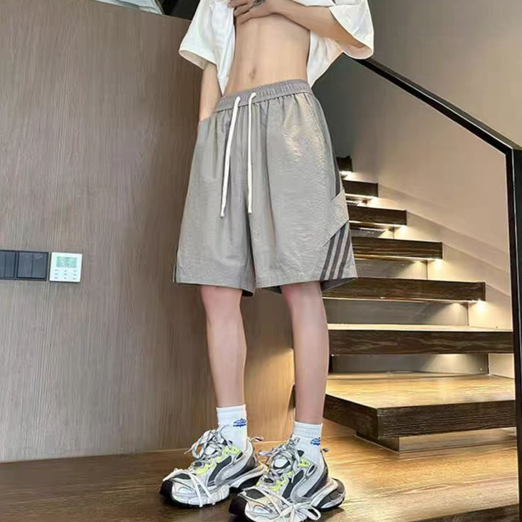 Two-tone striped quick-dry shorts for men, summer thin breathable knee-length shorts, affordable quick-dry sports style beach shorts Two-tone striped quick-dry shorts for men, summer thin breathable knee-length shorts, affordable quick-dry sports style beach shorts