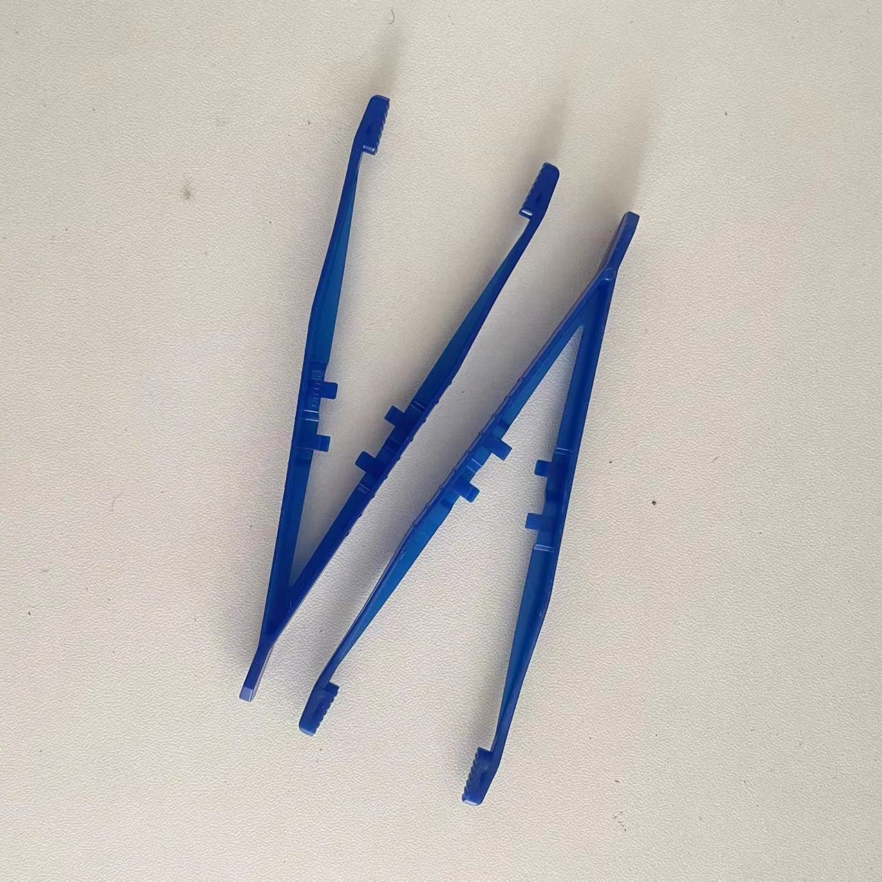 一次性散装塑料镊子辅料急救包急救箱配件蓝色10.5*1cm