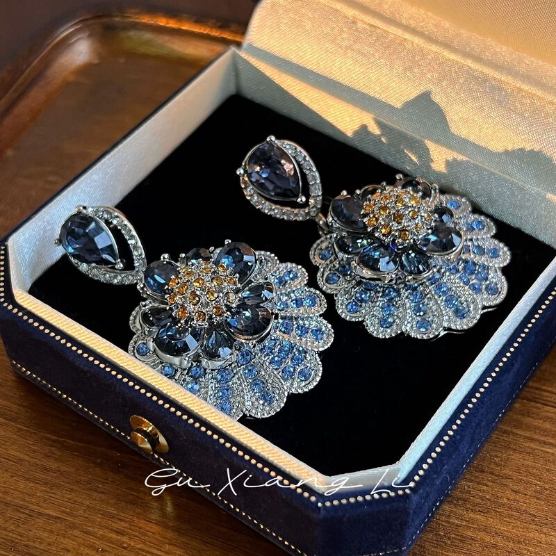 Afternoon Garden! Sparkling Diamond Flower Earrings! European and American Luxury Earrings with a Light Luxury Feel and a High-End Vibe, New Style for Women Afternoon Garden! Sparkling Diamond Flower Earrings! European and American Luxury Earrings with a Light Luxury Feel and a High-End Vibe, New Style for Women