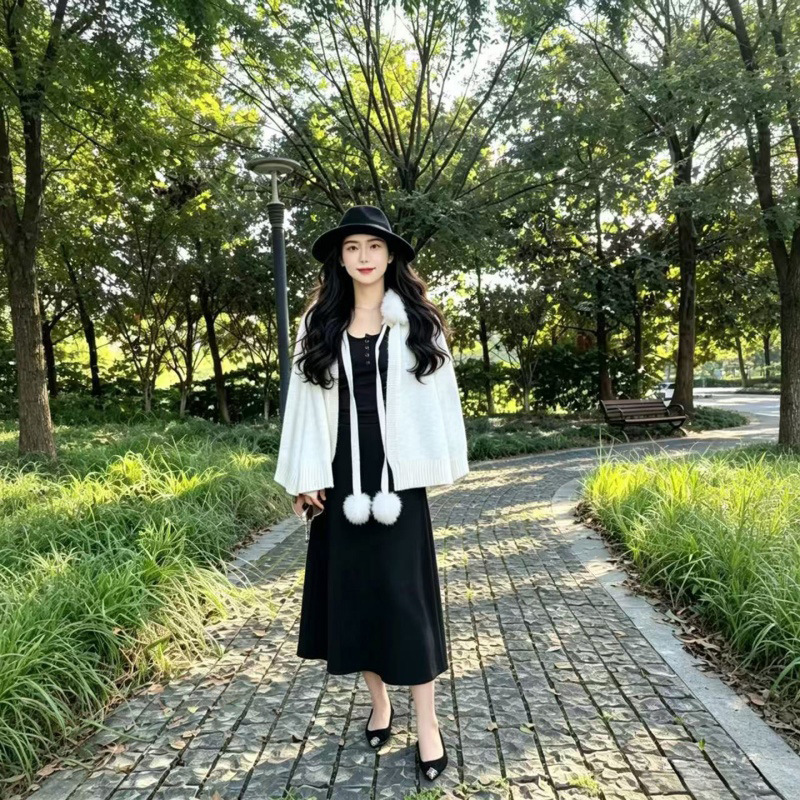 Autumn and winter fox fur collar shawl cape for women, knitted wool with tie and pom-pom, loose-fitting, stylish and elegant outer cardigan Autumn and winter fox fur collar shawl cape for women, knitted wool with tie and pom-pom, loose-fitting, stylish and elegant outer cardigan