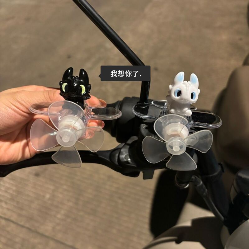 车载摆件风力旋转无牙仔发光发电飞机电动车光彩灯自行车头盔装饰|undefined