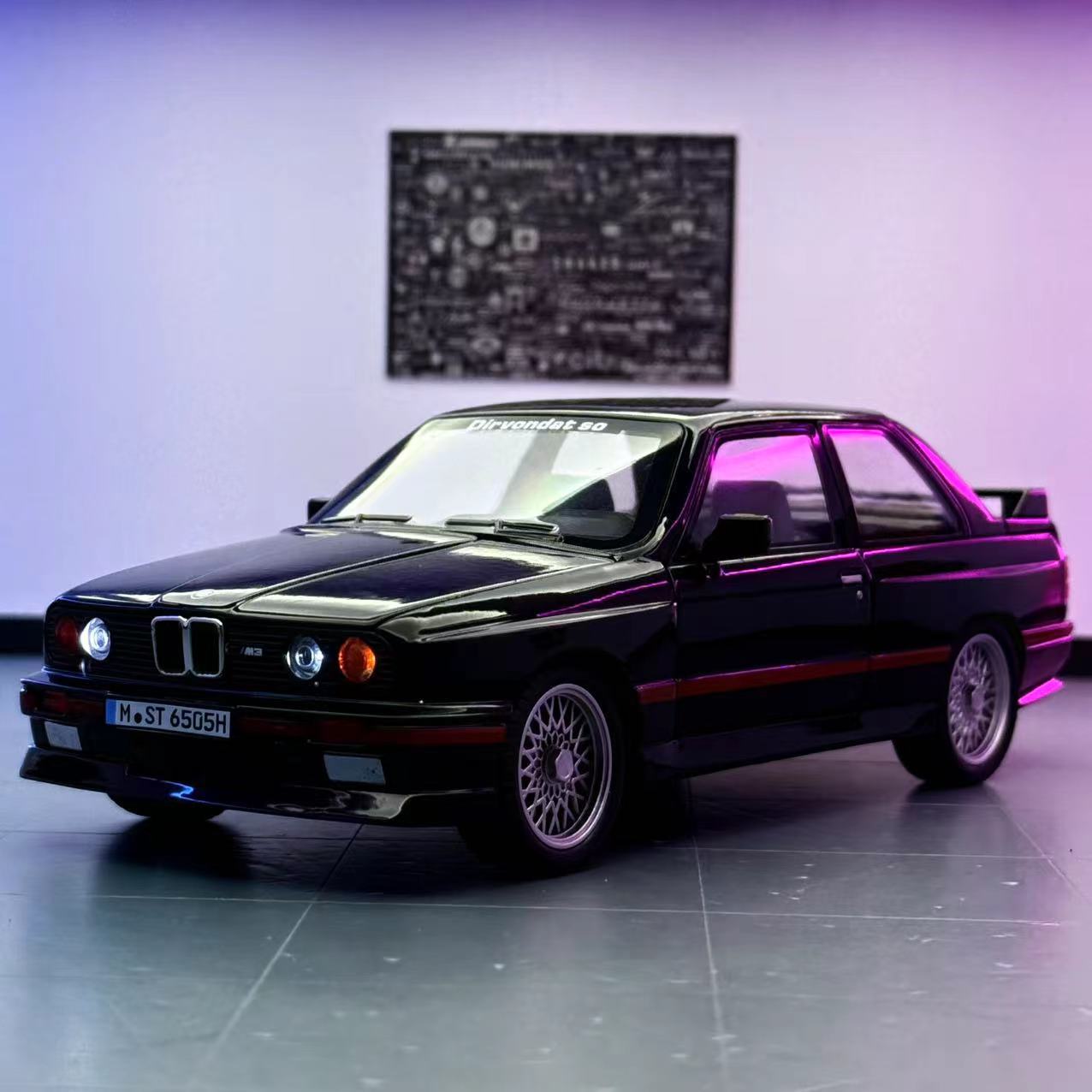 Coche a modo de coche 1:24 Baoma M3 coche deportivo modelo de aleación adorno de luz y sonido coche de juguete para niños al por mayor