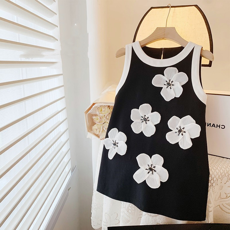 Dress with sleeves sleevless