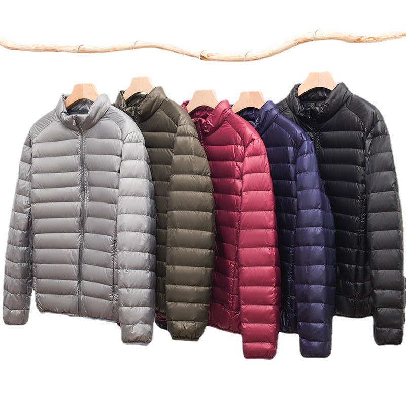 Liquidación anti-temporada 2024 nueva chaqueta de plumón ligera y delgada para hombre con capucha cuello alto chaqueta corta de gran tamaño estilo ligero y delgado de moda