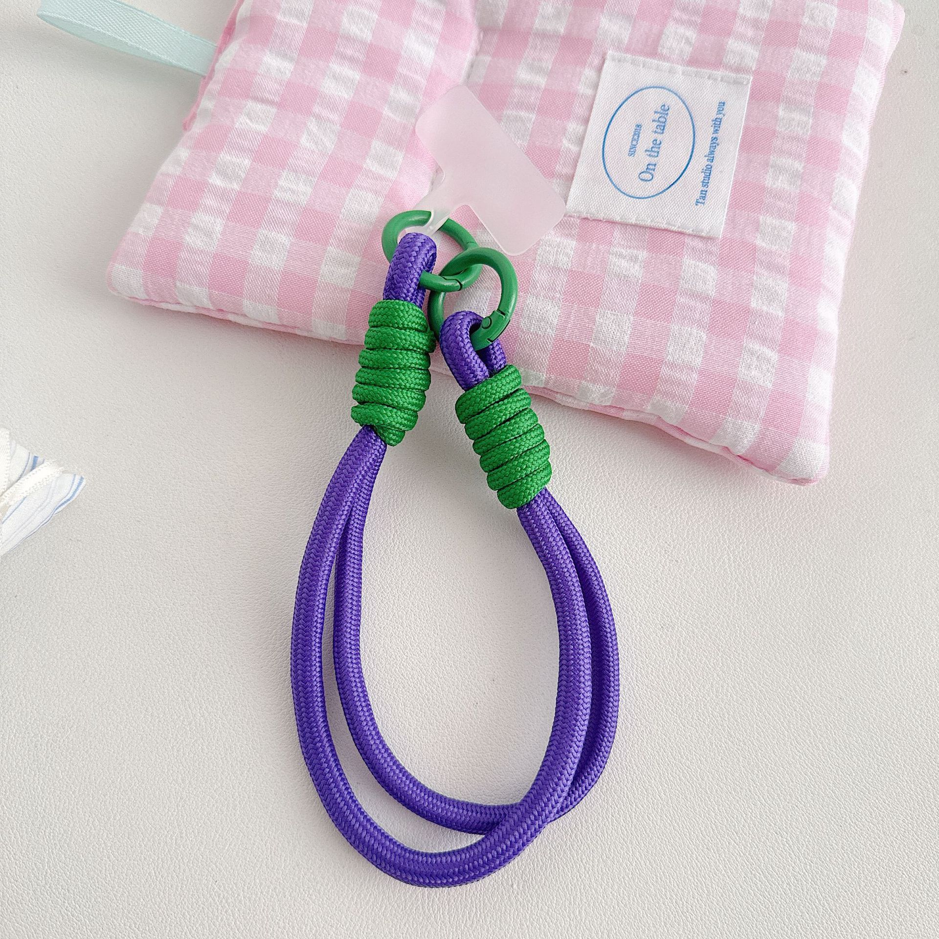 Boutique hecho a mano de alta gama para teléfono móvil cadena para colgar mujer estilo ins ligero lujo doble color muñeca cadena para teléfono móvil de moda/cuerda corta
