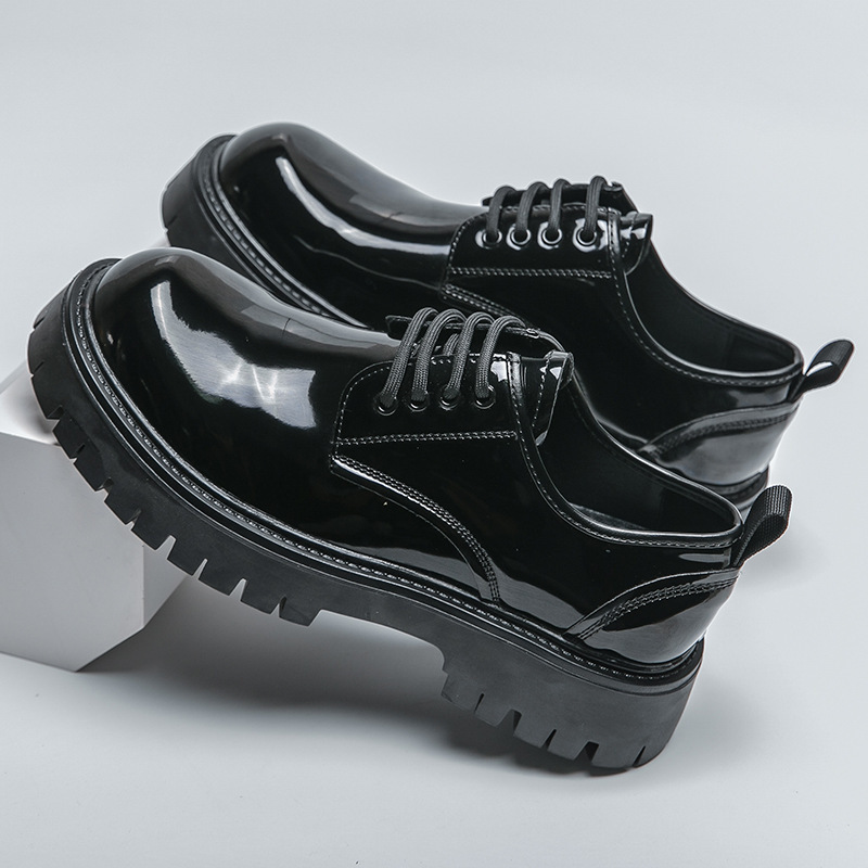 Zapatos de hombre de cuatro estaciones, zapatos de cuero casuales de tamaño grande transfronterizo, moda de moda, zapatos de cuero de suela gruesa juvenil, zapatos de novia brillante, moda de zapatos de boda