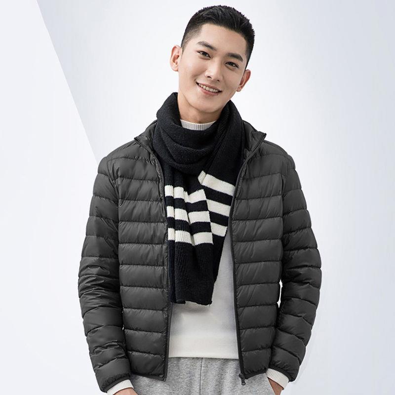 2021 Otoño e Invierno Chaqueta ligera de algodón acolchado con capucha chaqueta casual corta de los hombres coreanos abrigo de talla grande joven y mediana edad