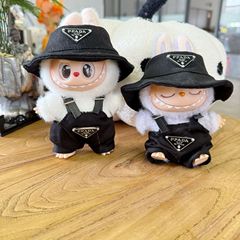 One and two generations of LABUBU sit in the party wearing a 17CM hat and strap set, 15CM doll clothing with black hat and belt set.