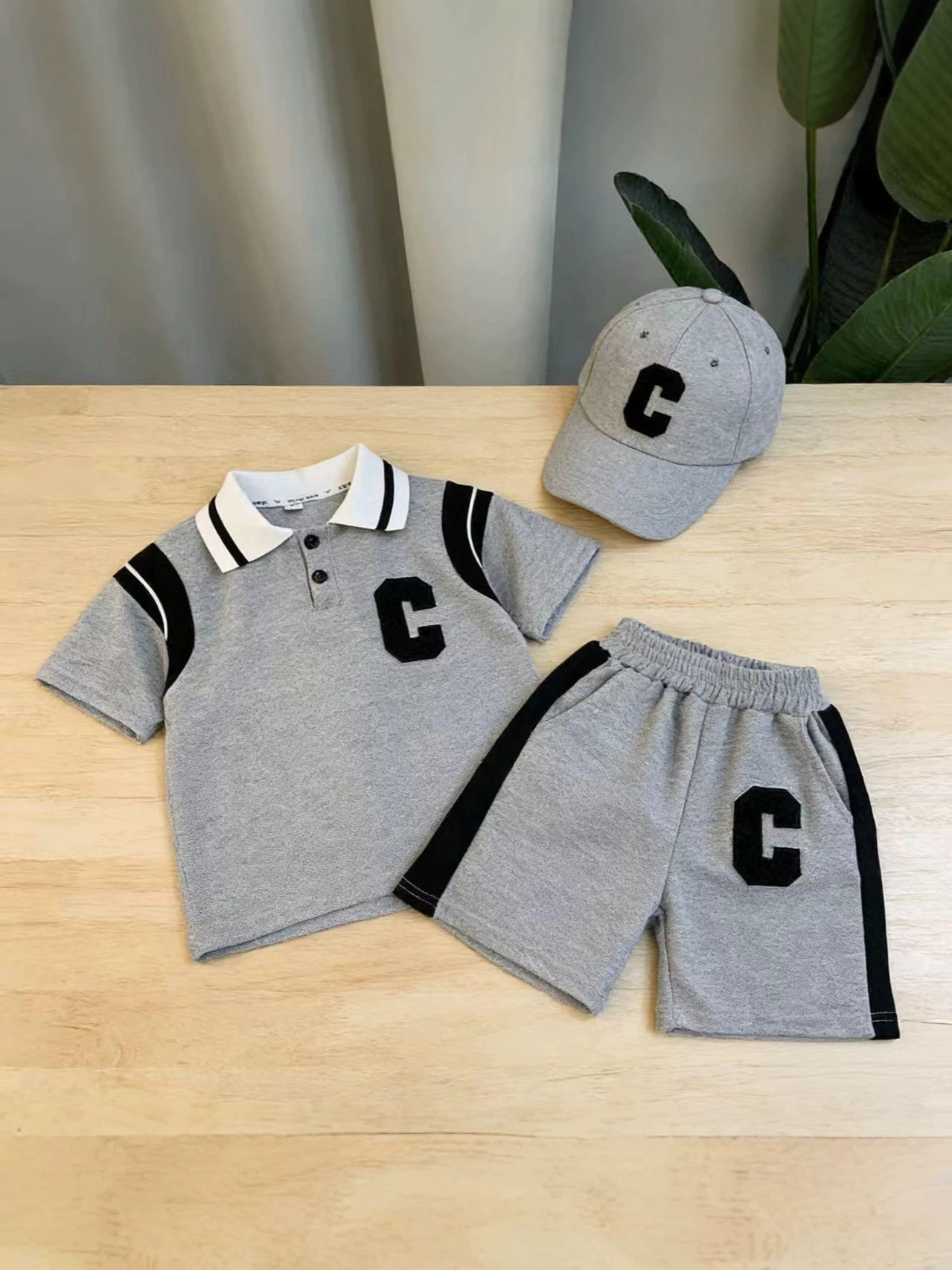 Niños de verano con la solapa letras camisa de manga corta + pantalones cortos dos piezas de moda moda ropa deportiva infantil al por mayor