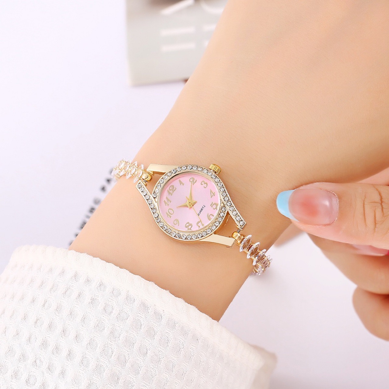 2025 New Style Diamond-Encrusted High-End Women's Watch Zircon Bracelet Watch Quartz Watch Wholesale Spot Live Broadcast