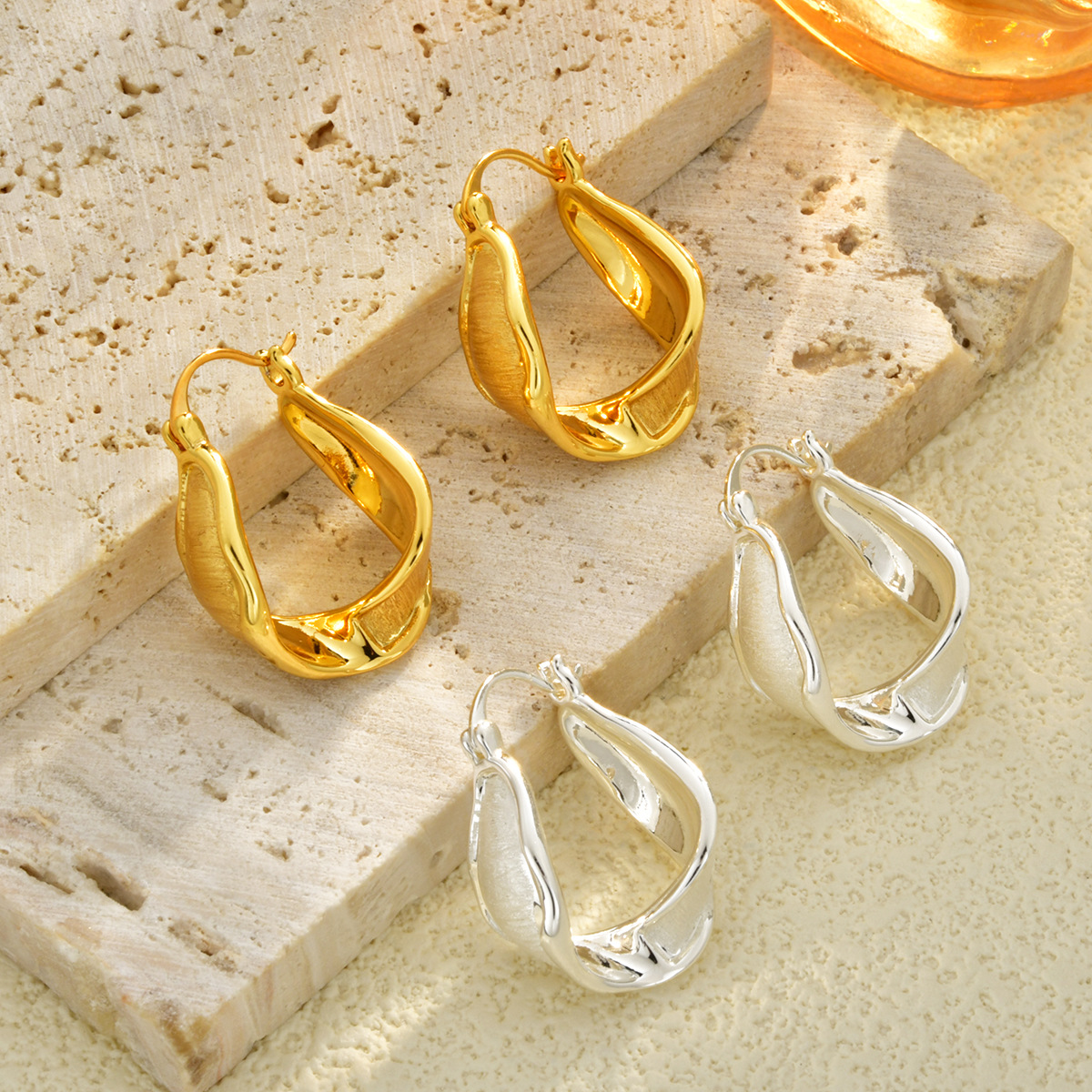 Brushed U-shaped Twisted Clip Earrings Minimalist Light Luxury_voghion.com