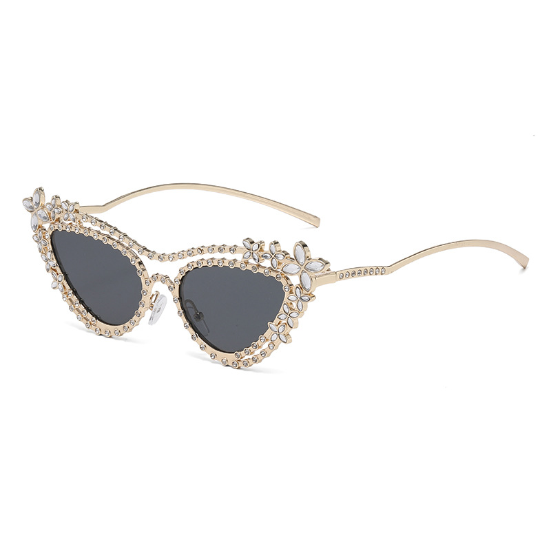 Luxe zonnebril met strasssteentjes, streetstyle voor dames, veelzijdig ontwerp, ideaal voor op reis en bescherming tegen de zon._voghion.com