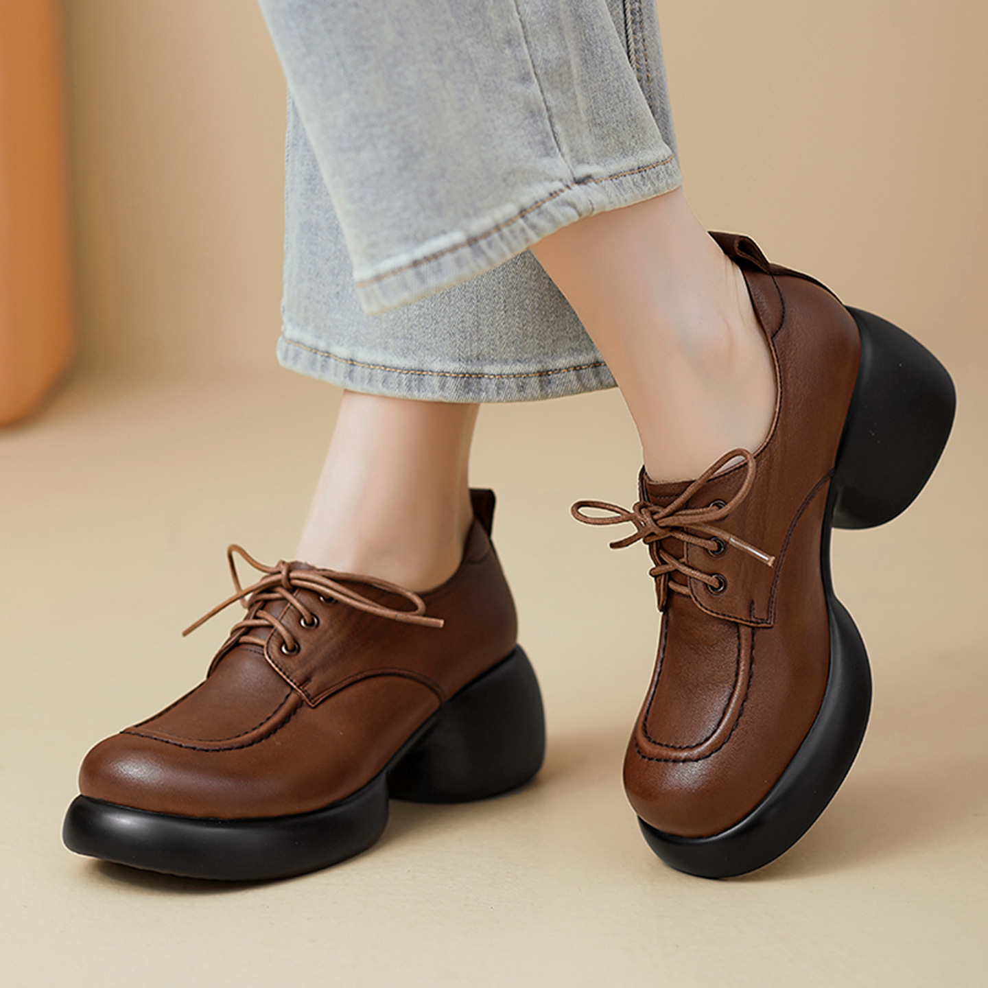 Giày loafer nữ dây buộc phong cách Anh, gót vuông 5,5 cm, mũi sâu, đế dày — màu nâu