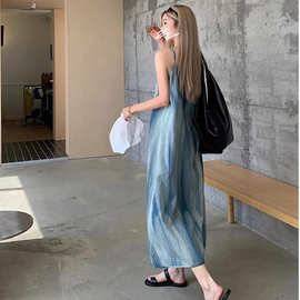 2026设计扎染气质吊带连衣裙女夏宽松慵懒风海边度假长裙子