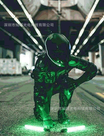 Встряхивая светодиодный трехцветный велосипедный шлем освещает мотоциклетный шлем ночной предупреждающий свет