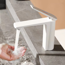 ȫ�~õ����̰�ɫ�������ˮ���^ԡ�ҙ�ϴ����Ę����Ø���ɫ���^