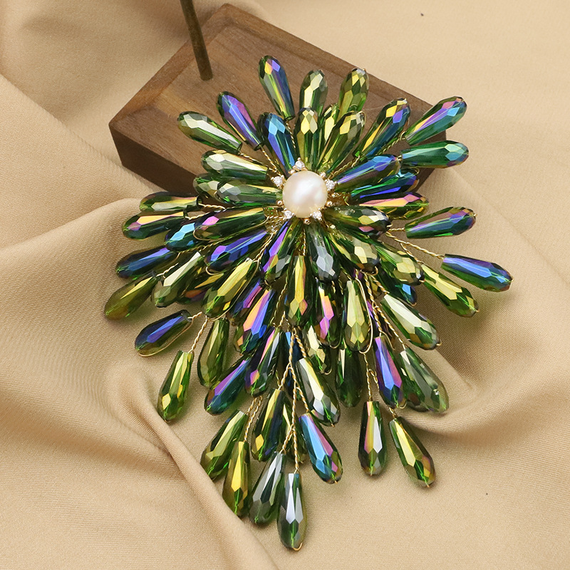 Broche de perlas naturales con borlas de bambú marino y flores, moda de alta gama, redondo y exquisito, broche de perlas estilo Chanel de alta calidad para mujer.