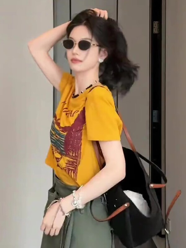オレンジプリントラウンドネックショルダー半袖Tシャツ女性用2025夏の新しいファッション年齢を減らすルーズスリミングトップ|undefined