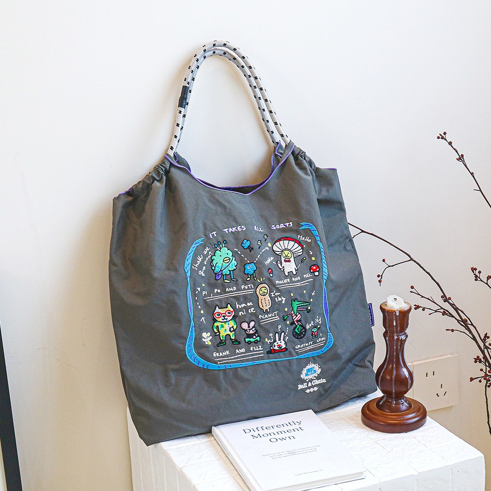 厳選ネット赤同項日系ボールチェーン刺繍レジ袋女性ファッション小衆大容量シングルバッグ潮