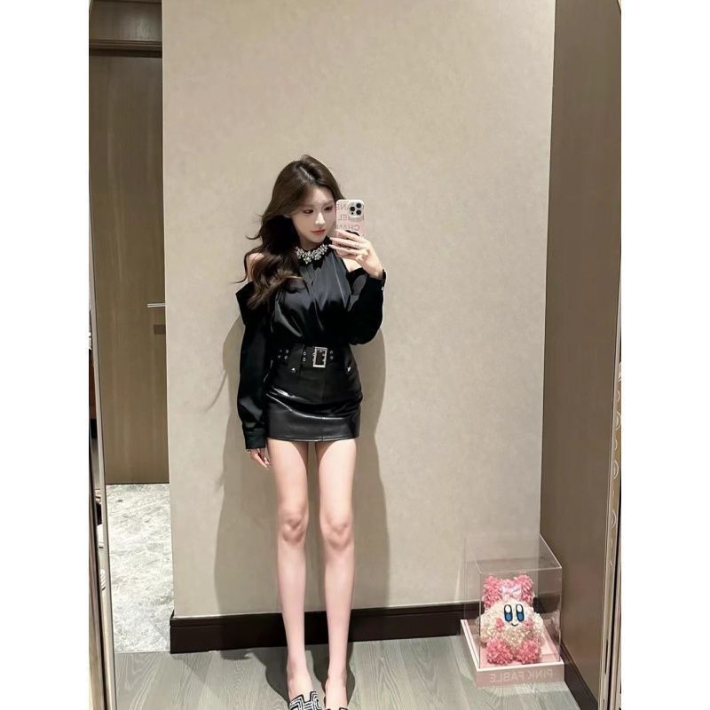 (2개) 이른 가을 한국 스타일 기질 달콤하고 뜨거운 중공업 다이아몬드 교수형 목 어깨 셔츠 높은 허리 엉덩이 가죽 스커트 세트 여성