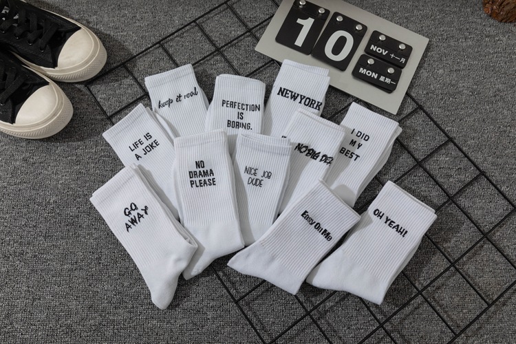 Unisexe Décontractée Des Sports Lettre Coton Crew Socks Une Paire display picture 5