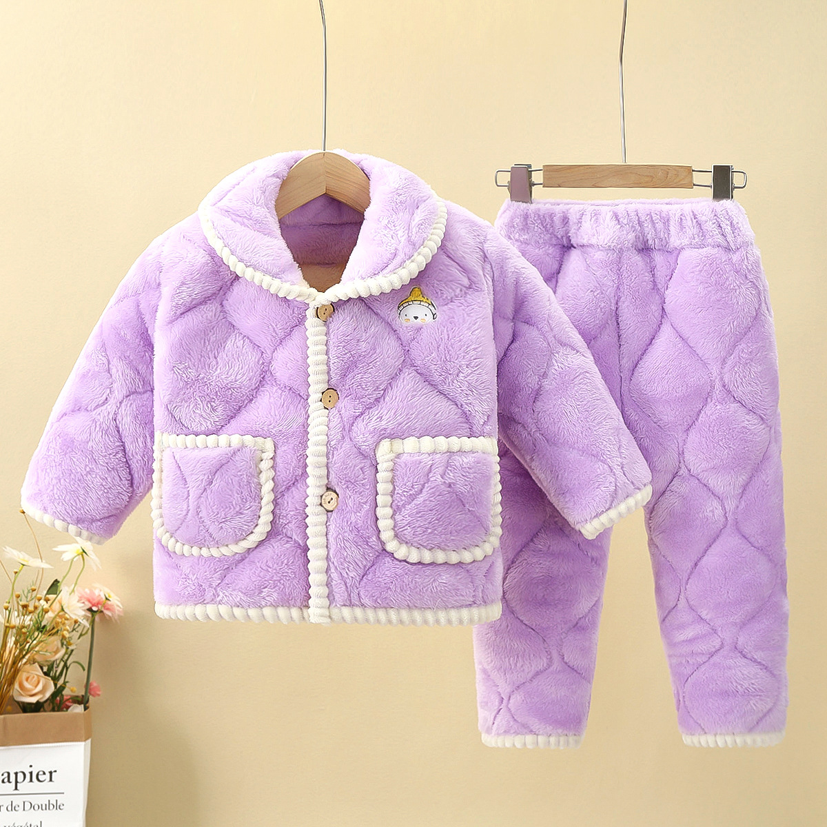 Pajamas infantiles más terciopelo engrosado en invierno 2024 niños niños niños y niñas ropa de hogar caliente ropa infantil al por mayor