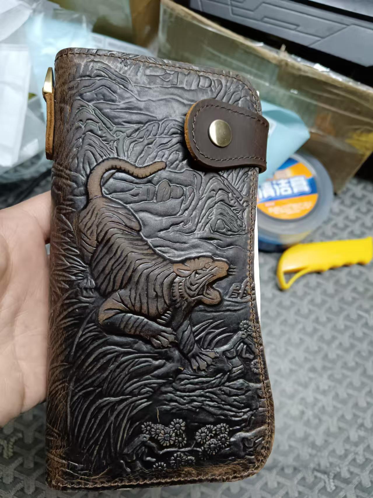 Marrón oscuro-Tigre