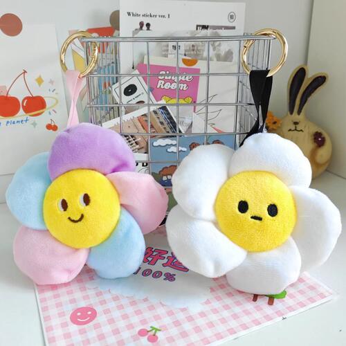 Personalized cartoon plush smiling sunflower doll pendant children's May Day gift school bag keychain doll pendant