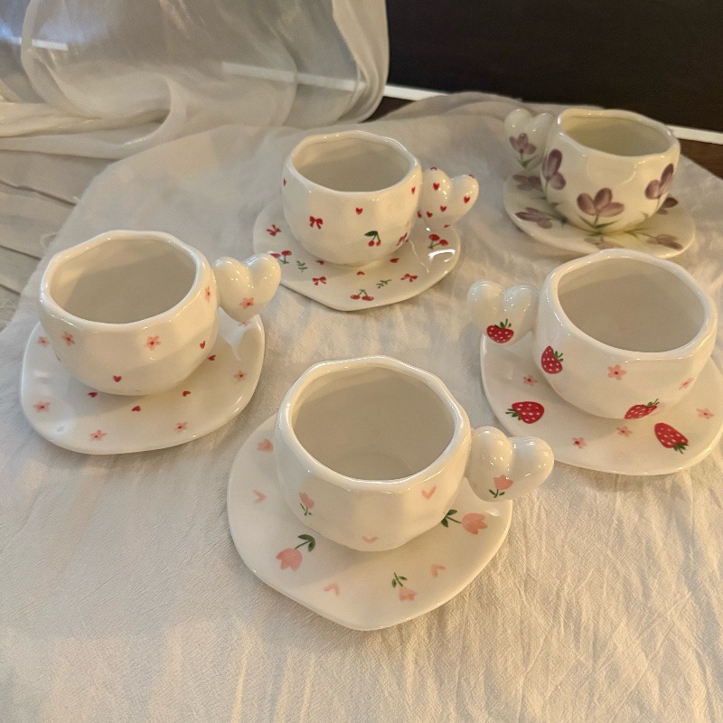 Ins estilo coreano irregular mano cerámica taza de café plato mango en forma de corazón dibujado a mano amor taza de cerámica