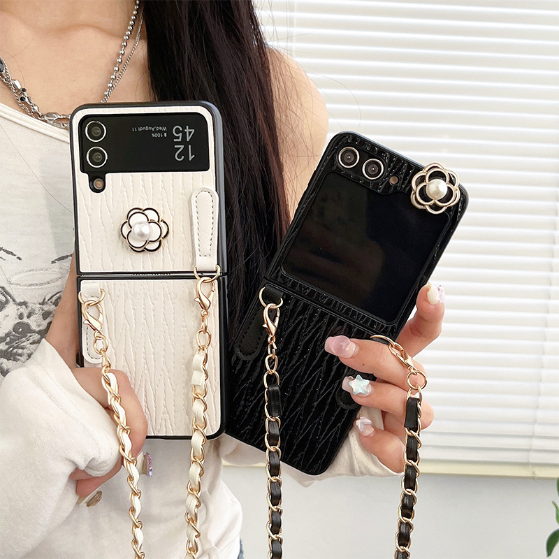 Funda para samsung z flip de piel con correa de cadena perlas_voghion.com