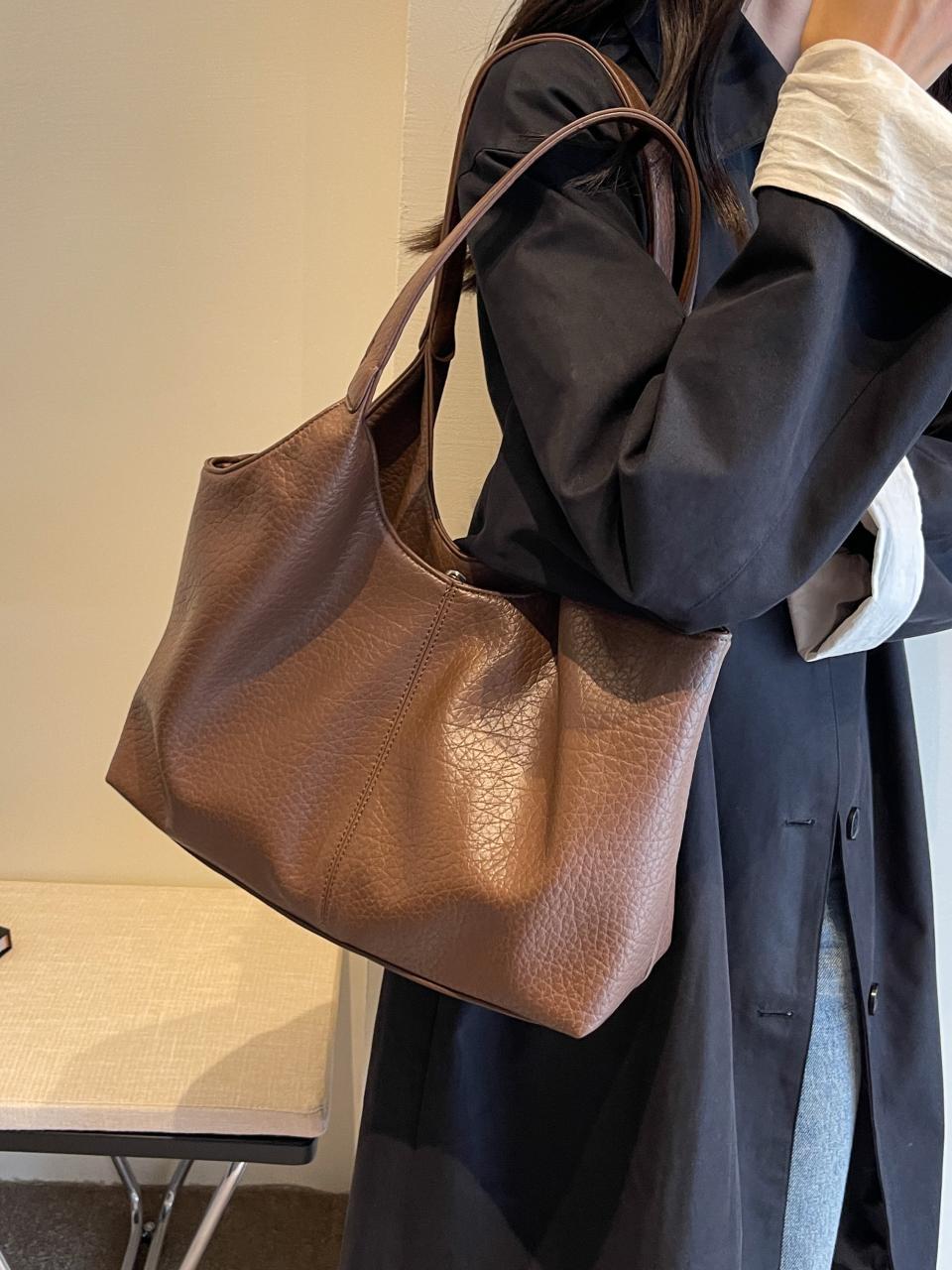 Bolsa de cuero suave transfronteriza para mujeres de gran capacidad 2025 nueva bolsa de hombro simple de textura casual