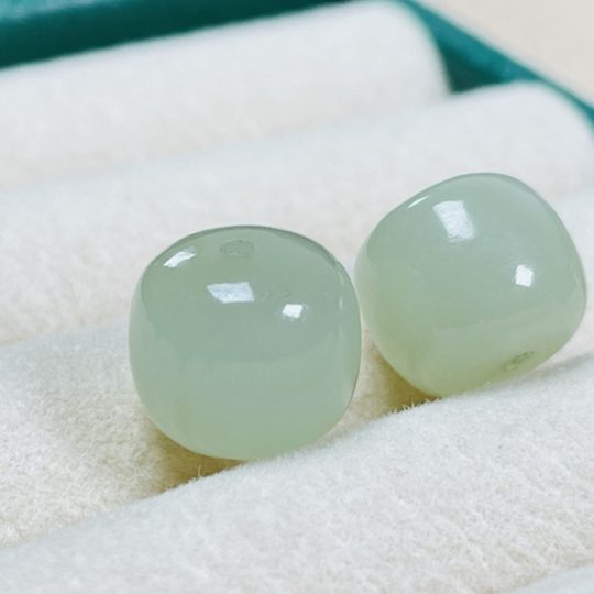 Hetian Jade Qinghai Material Green White Old Beads Scattered Beads Sunny Water Bucket Beads DIY Bracelet Bucket Beads with Beads Jewelry