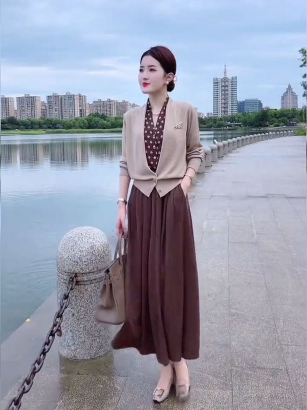 名媛风轻奢假两件针织衫秋冬新款贵妇气质半身裙套装纯色拼接印花|undefined