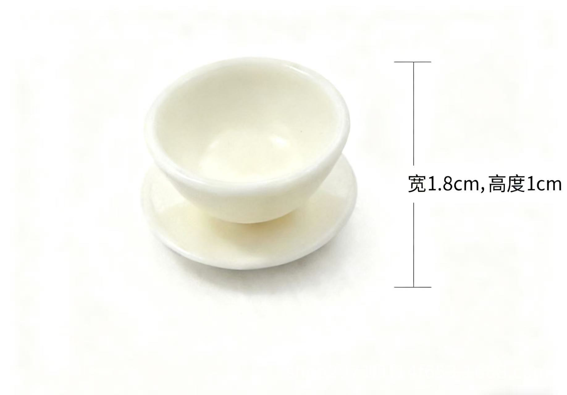 그릇과 접시 82개