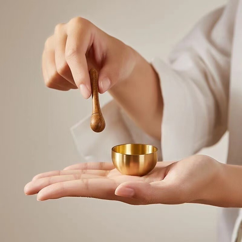 Mini Brass Singing Bowl from the Source Factory, Desktop Stress-Relief Meditation Sound Therapy Small Copper Bowl for Healing, with Solid Wood Tapping Stick