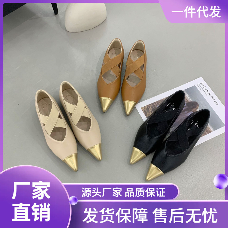 Small design Mary Jane shoes pointed-toe