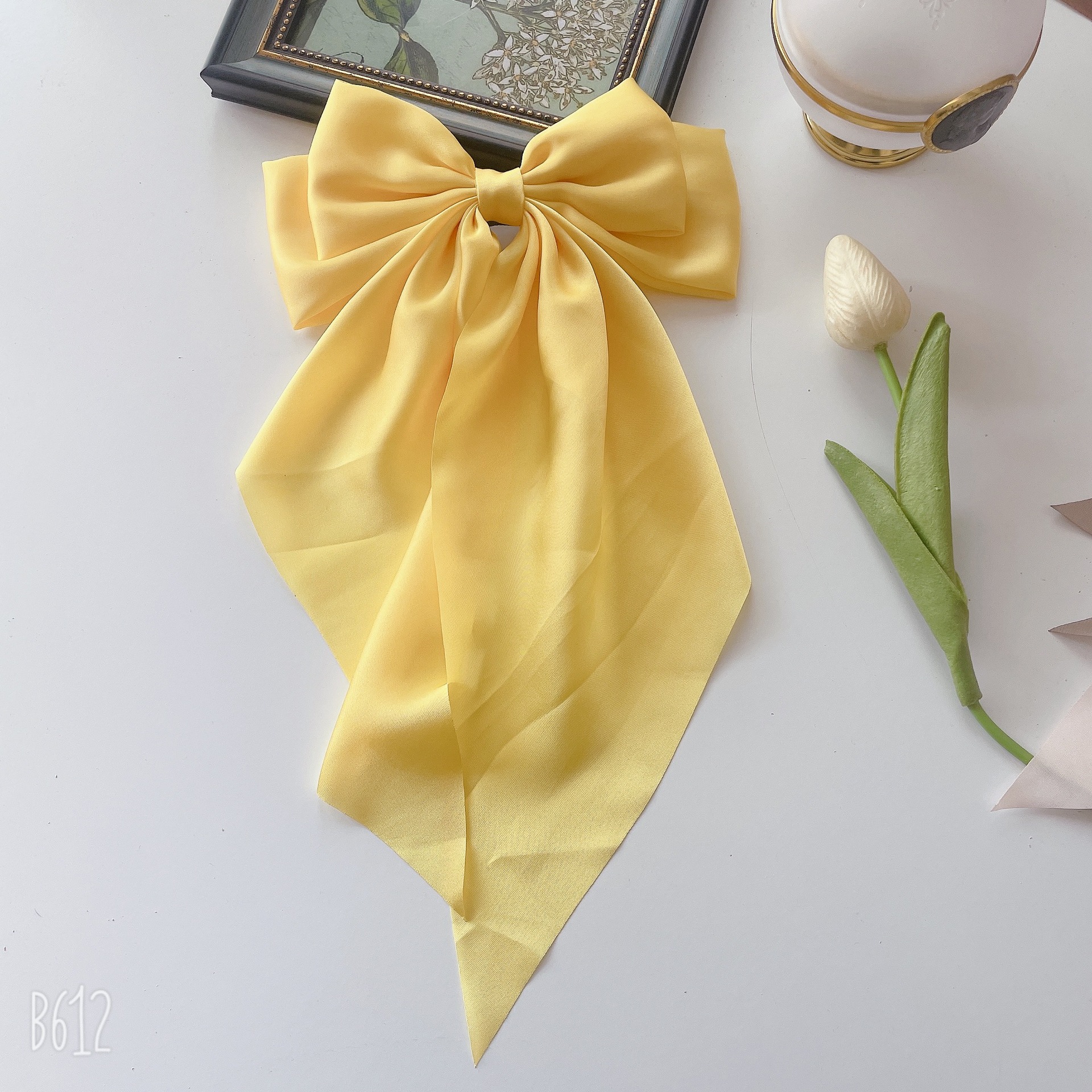 亮黄色蝴蝶结飘带