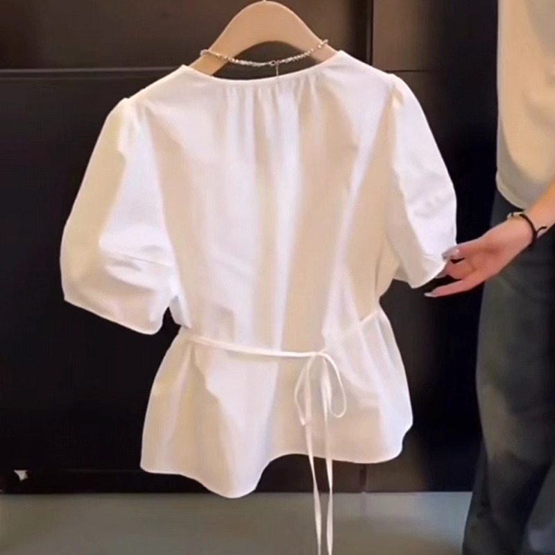 自分用におすすめのベストセラー商品～スカイラブ フレンチVネック ホワイト半袖シャツ レディース 夏着痩せレースアップトップス|undefined