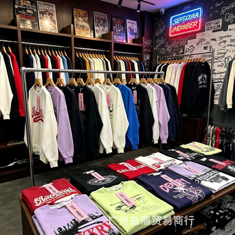 Round-neck sweatshirts for men and women, trendy autumn and winter styles, featuring bold prints, a loose fit, a thickened fabric, a relaxed and casual look, and a hoodless design, available at wholesale prices Round-neck sweatshirts for men and women, trendy autumn and winter styles, featuring bold prints, a loose fit, a thickened fabric, a relaxed and casual look, and a hoodless design, available at wholesale prices
