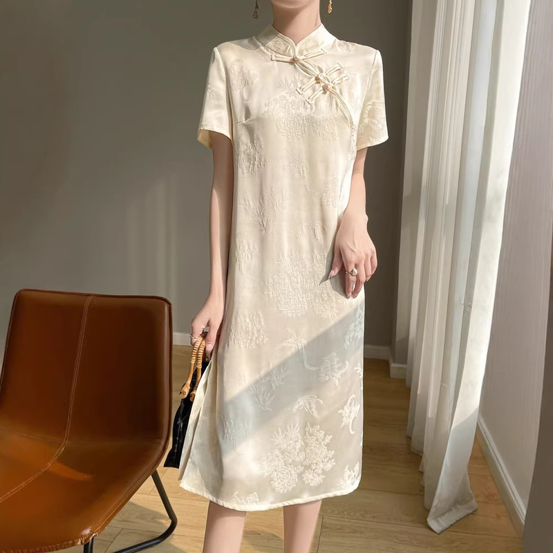 Retro New Chinese Style Stand Collar Silk Short-Sleeve Dress with Embroidery and Jacquard Satin Long Skirt with Slit and Half Sleeves for Women