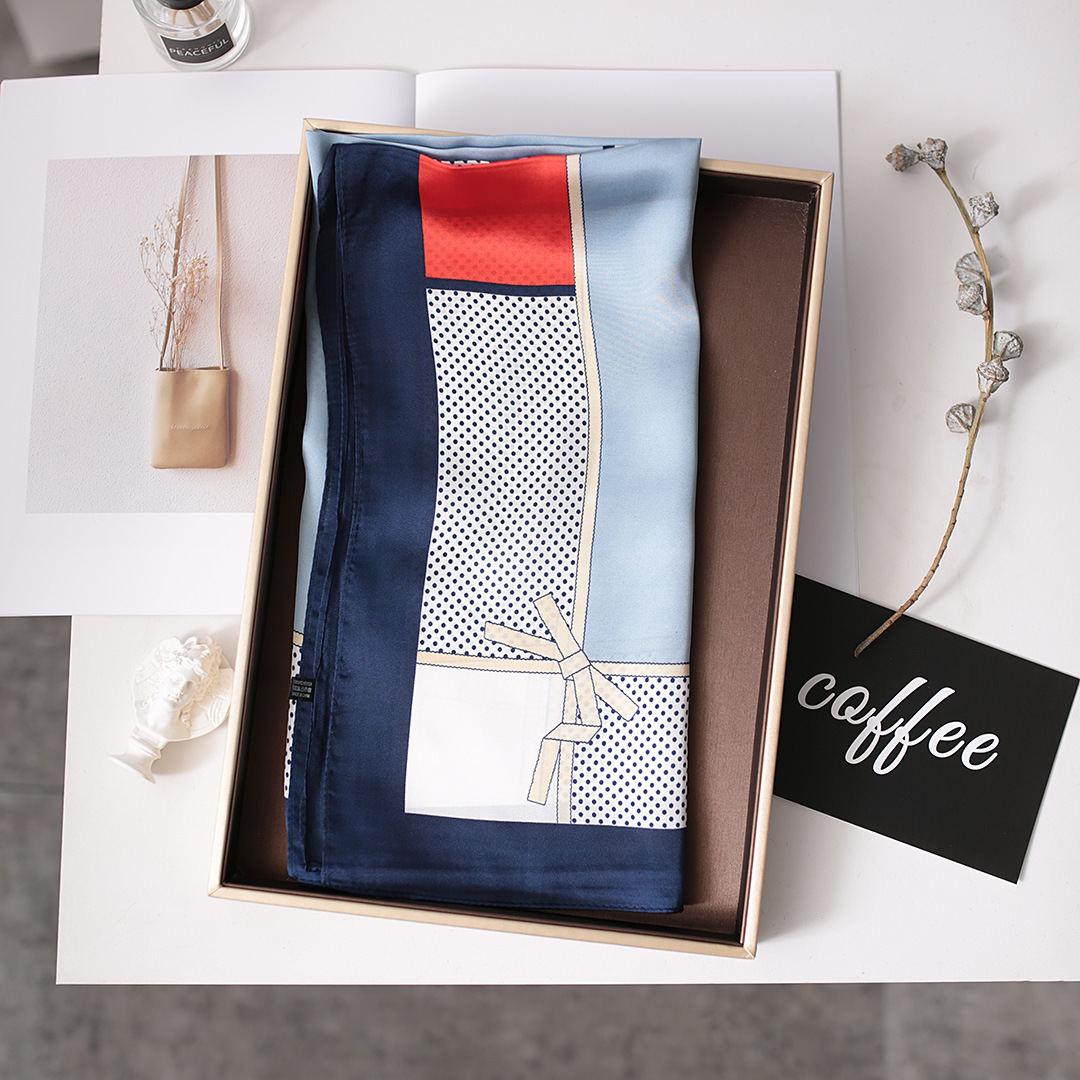 Shi Pukun Abito stile primavera/estate Semplice ed elegante in una piccola sciarpa professionale versatile da donna quadrata_voghion.com