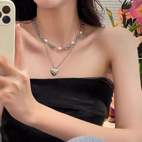 French Retro Hip-Hop Pearl Heart Double Layer Necklace for Women, High-End Sweet Cool Style Clavicle Chain Accessory for Trendy Girls