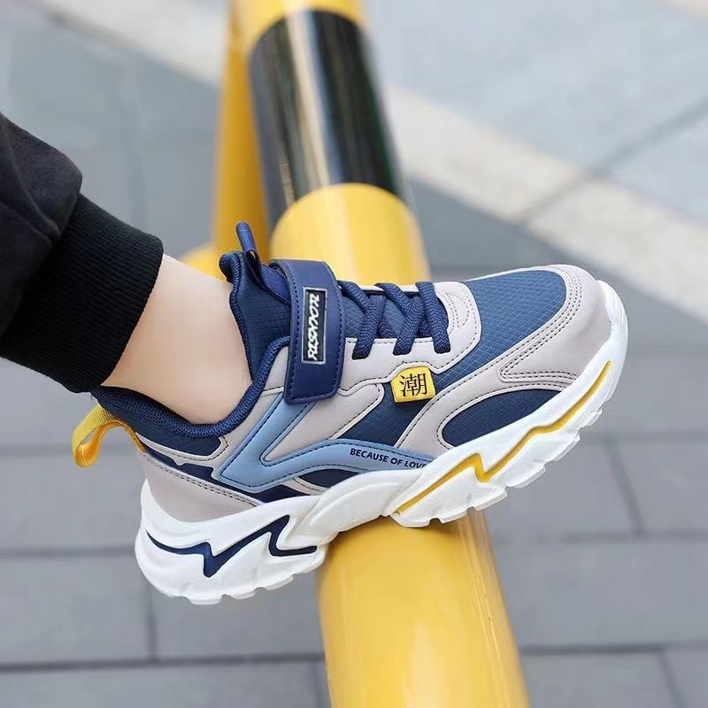 Zapatos remotos para niños zapatos para correr de otoño e invierno zapatillas de superficie de cuero impermeables zapatos casuales ligeros para niños medianos y grandes niños