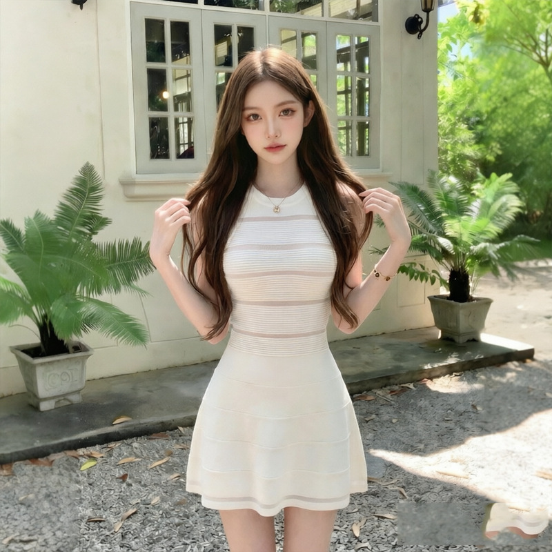 French-style pure desire sleeveless knitted dress for women, summer slim-fit, high-end, elegant, hollowed-out, waist-cinching short dress