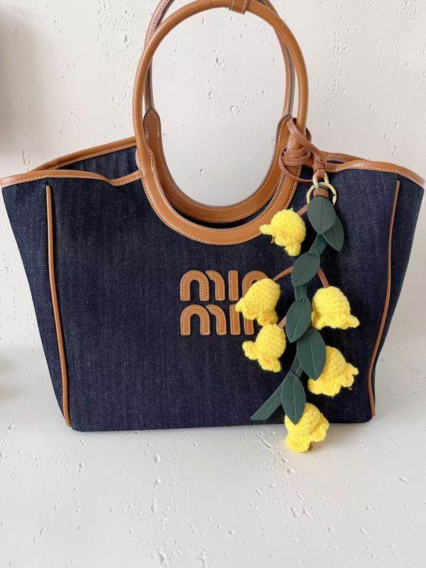 MIU バッグペンダントスズラン手織りウールニットフラワーチューリップキーペンダントファッションカーペンダント|undefined